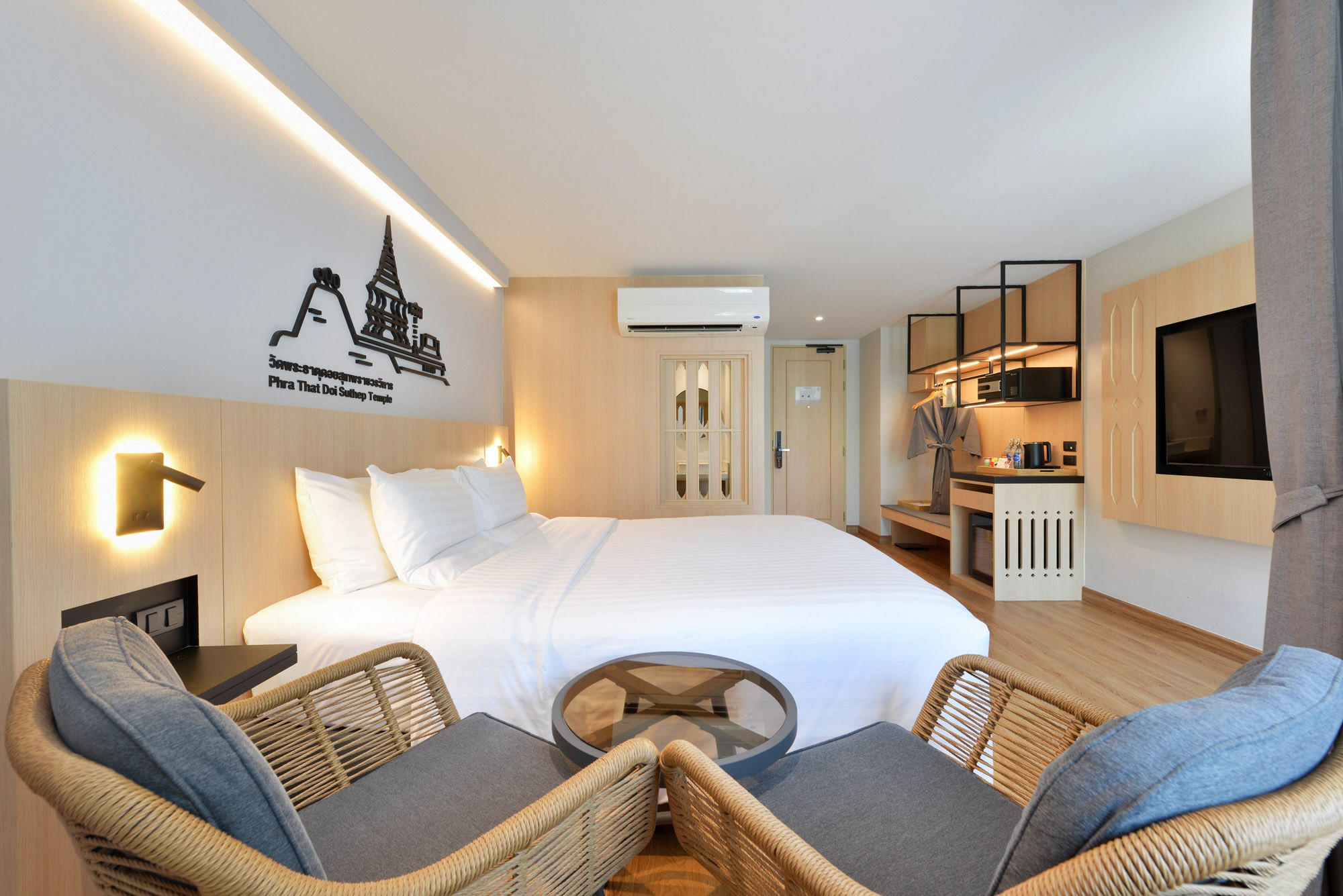 Deluxe King Bed City View with Balcony